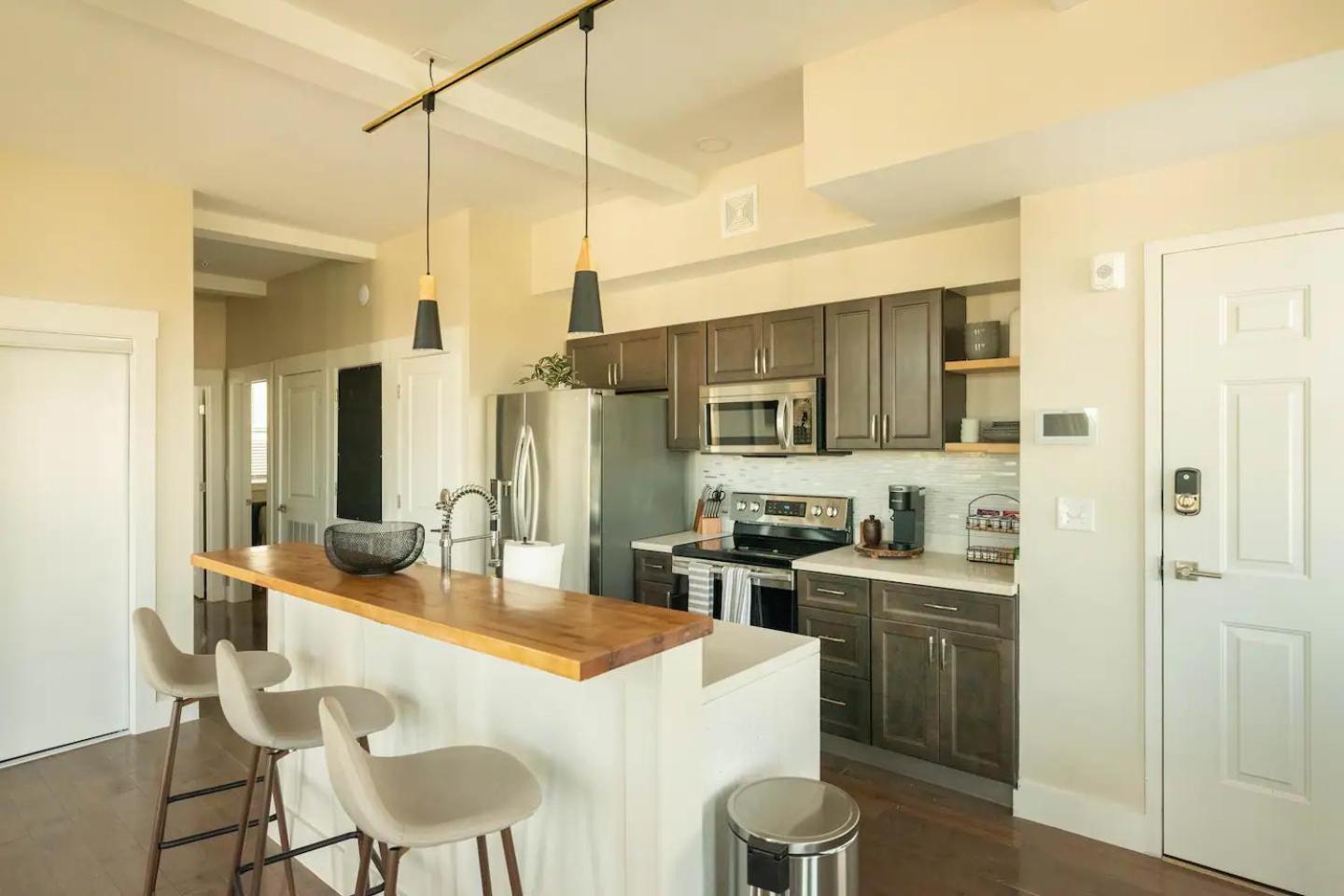 Downtown, Contemporary, 2 Bedroom, Roof Terrace! 2b Apartment