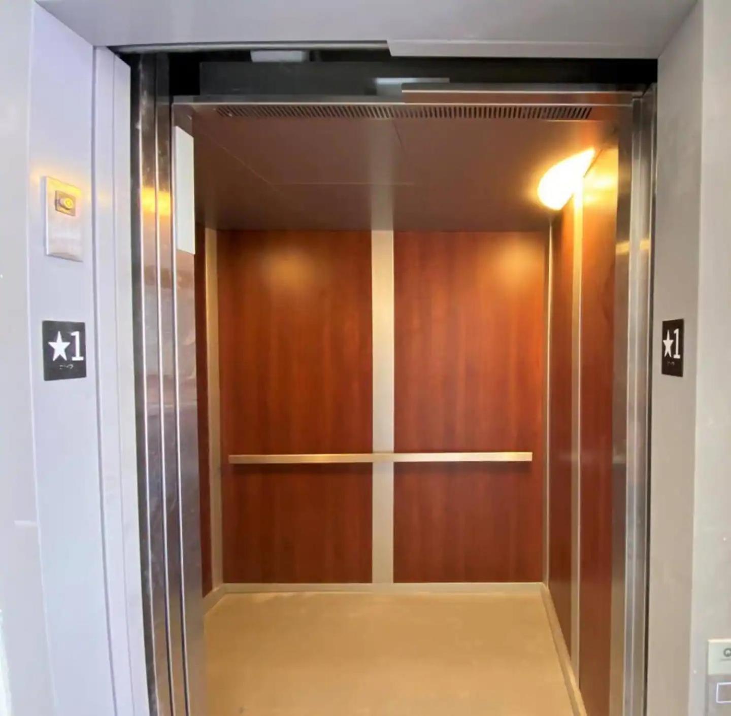 Downtown, Contemporary, 2 Bedroom, Roof Terrace! 2b Apartment *