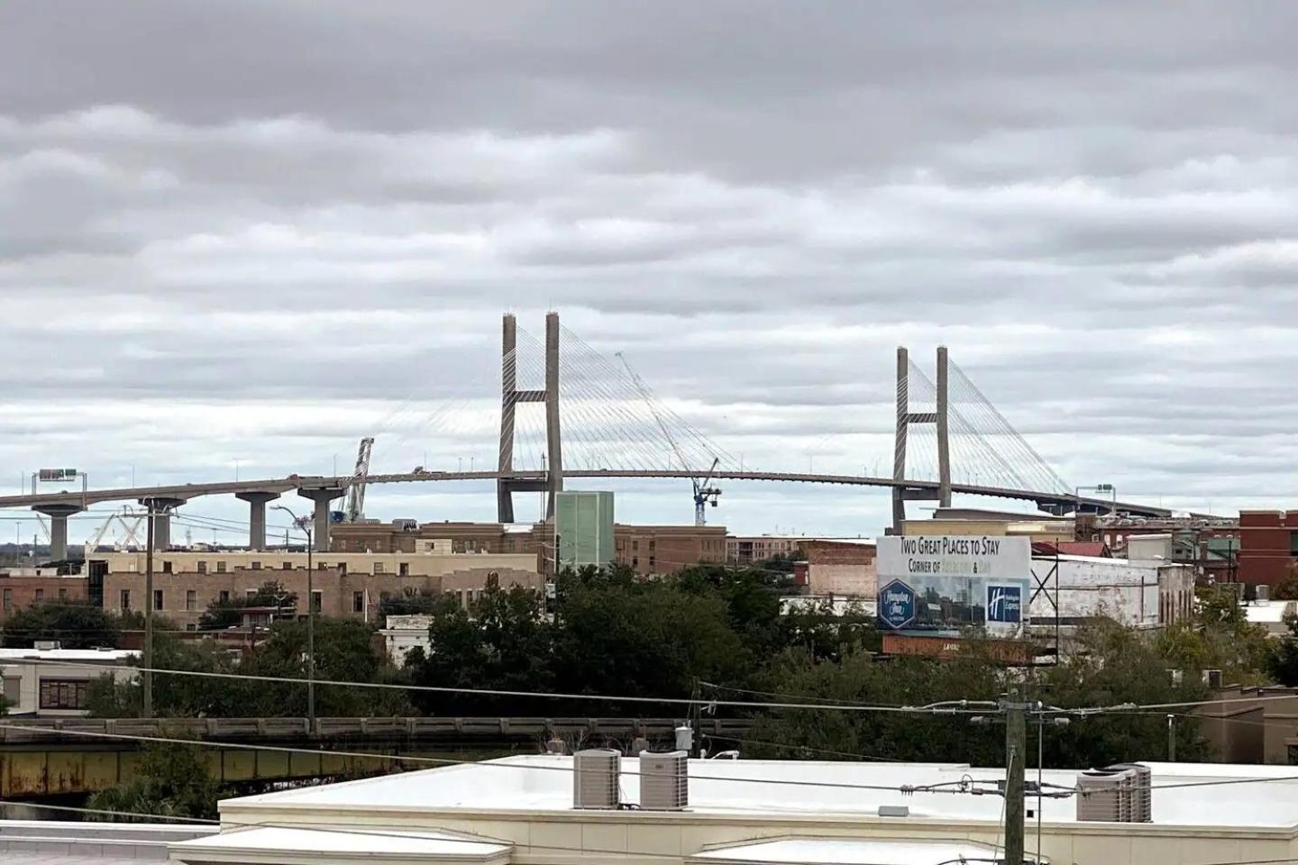 Downtown, Contemporary, 2 Bedroom, Roof Terrace! 2b Savannah