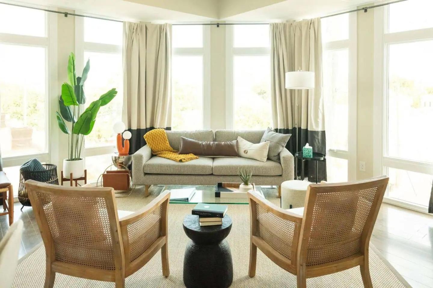 Apartment Downtown, Contemporary, 2 Bedroom, Roof Terrace! 2b